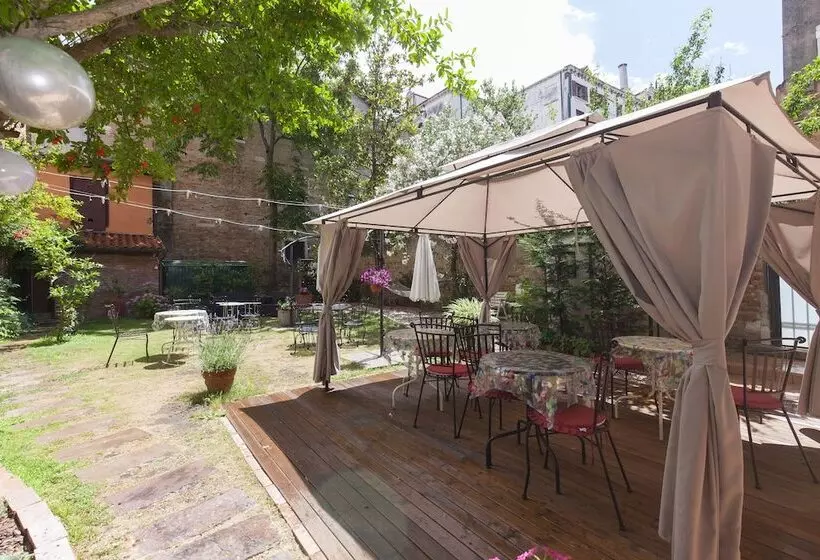 تختخواب و صبحانه Casa Del Melograno