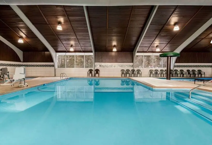 ホテル Americinn By Wyndham Rochester Near Mayo Clinic