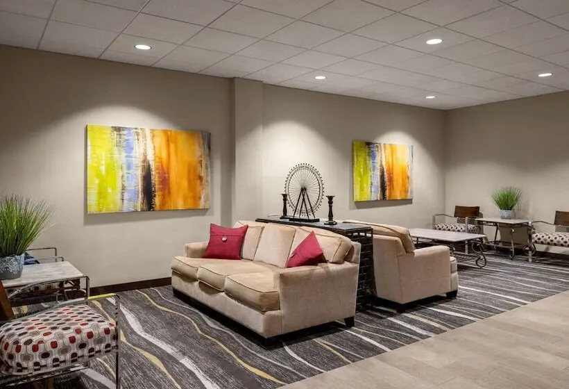 ホテル Americinn By Wyndham Rochester Near Mayo Clinic