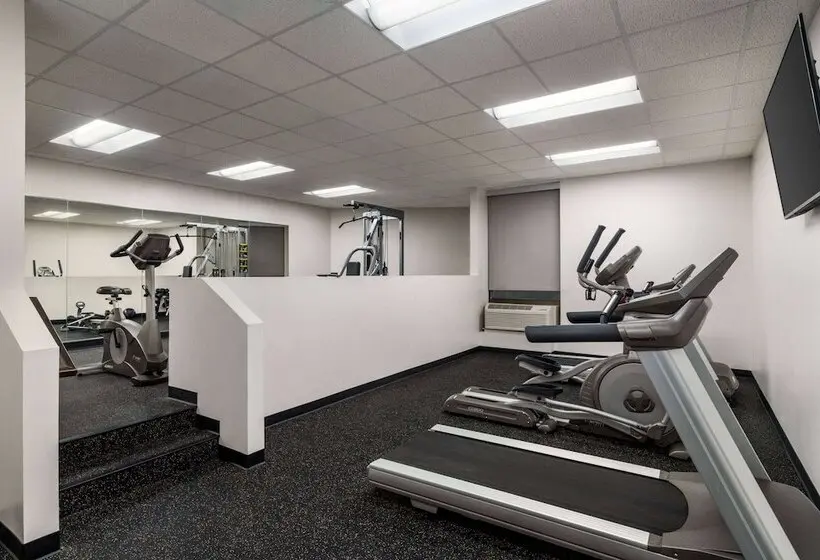 ホテル Americinn By Wyndham Rochester Near Mayo Clinic