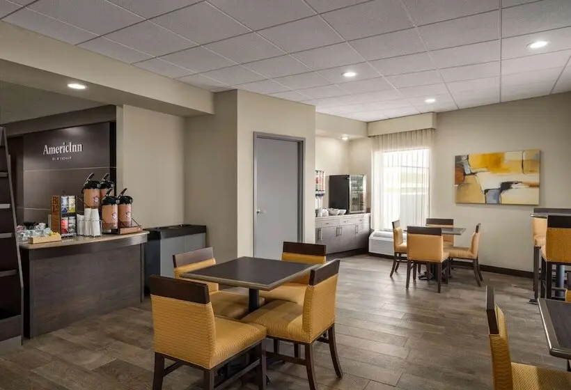 ホテル Americinn By Wyndham Rochester Near Mayo Clinic
