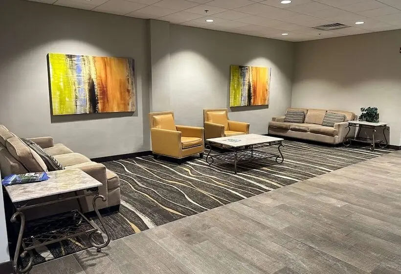 ホテル Americinn By Wyndham Rochester Near Mayo Clinic