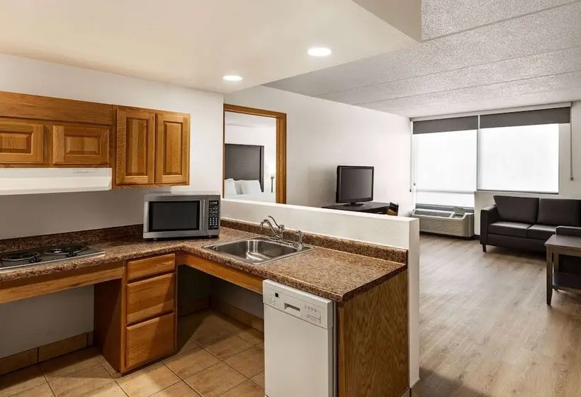 ホテル Americinn By Wyndham Rochester Near Mayo Clinic