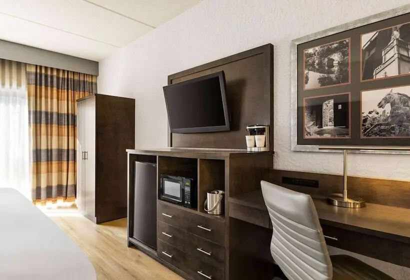 ホテル Americinn By Wyndham Rochester Near Mayo Clinic