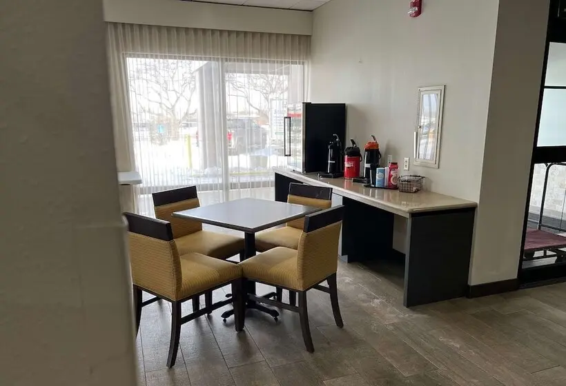 ホテル Americinn By Wyndham Rochester Near Mayo Clinic