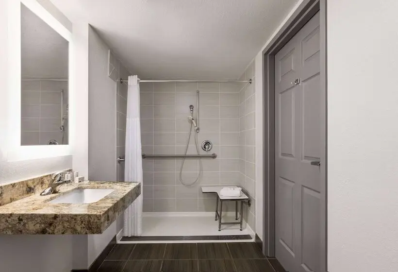 ホテル Americinn By Wyndham Rochester Near Mayo Clinic