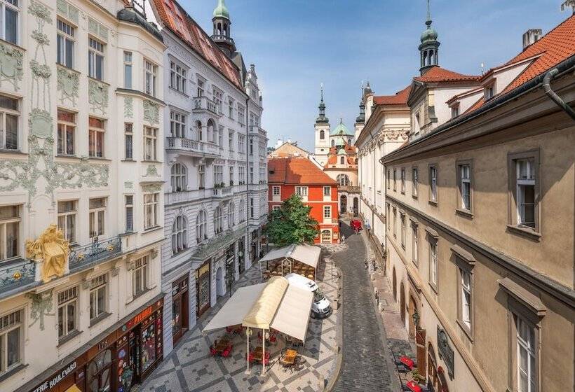 هتل Aurus By Adrez