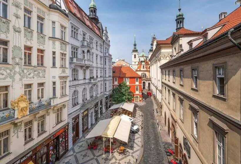 هتل Aurus By Adrez