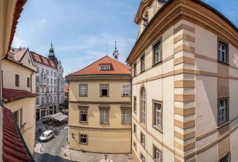 هتل Aurus By Adrez