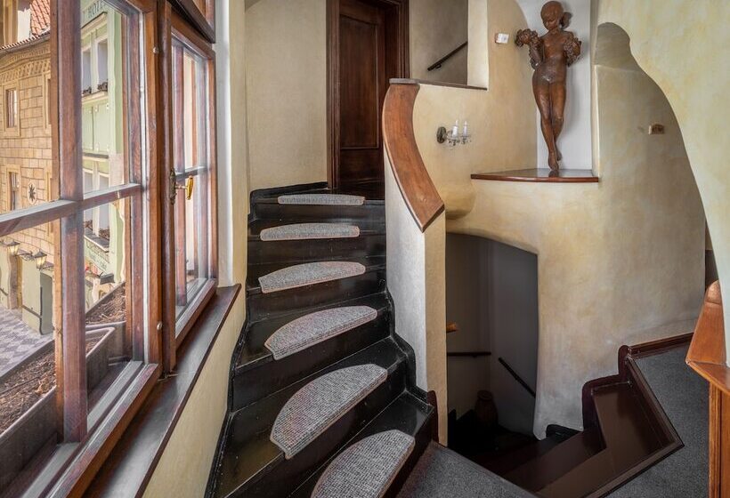 هتل Aurus By Adrez