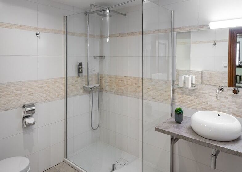 هتل Aurus By Adrez