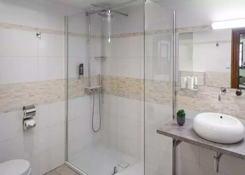 هتل Aurus By Adrez