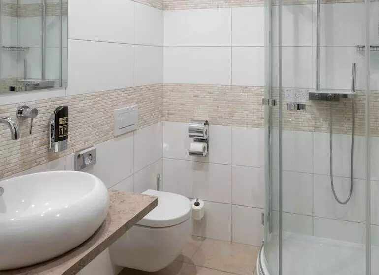 هتل Aurus By Adrez