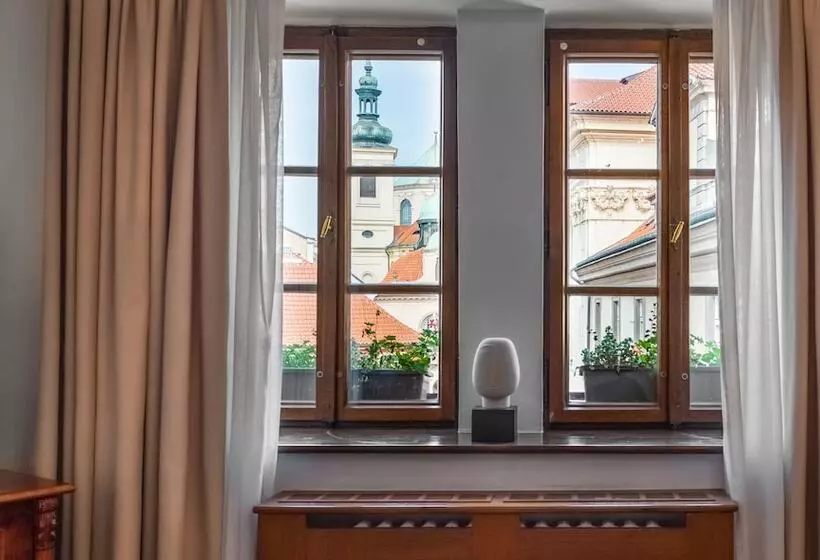 هتل Aurus By Adrez