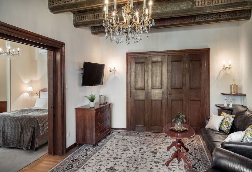 هتل Aurus By Adrez