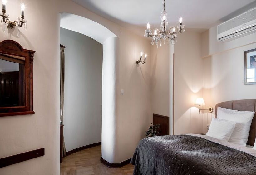 هتل Aurus By Adrez