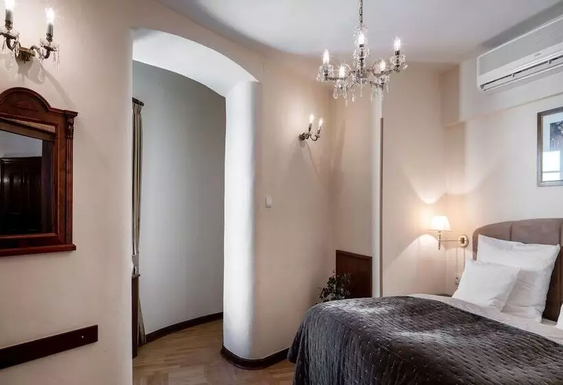 هتل Aurus By Adrez