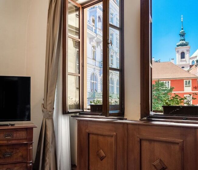 هتل Aurus By Adrez