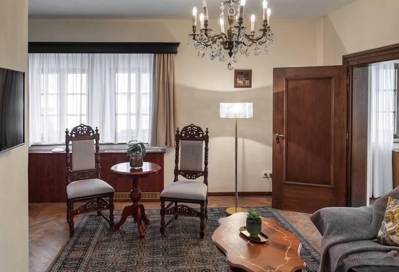 هتل Aurus By Adrez