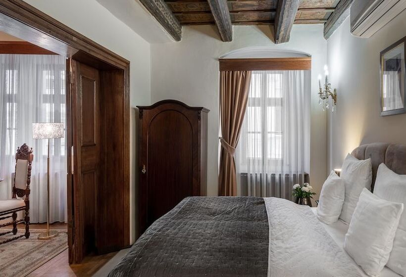 هتل Aurus By Adrez