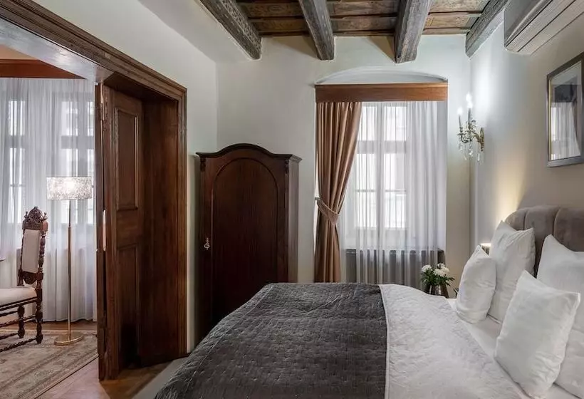 هتل Aurus By Adrez