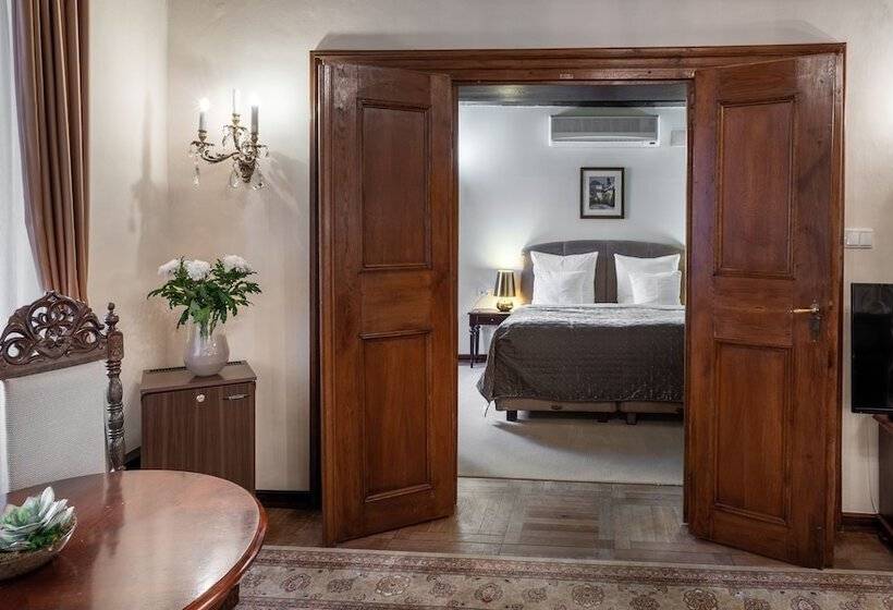 هتل Aurus By Adrez