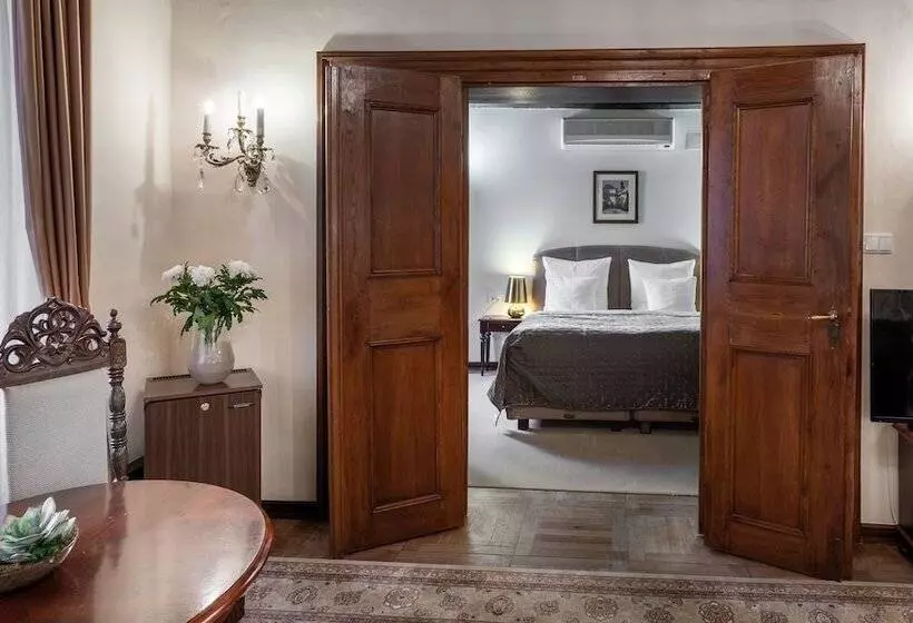 هتل Aurus By Adrez