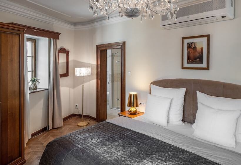 هتل Aurus By Adrez