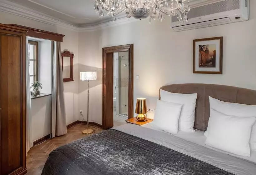 هتل Aurus By Adrez