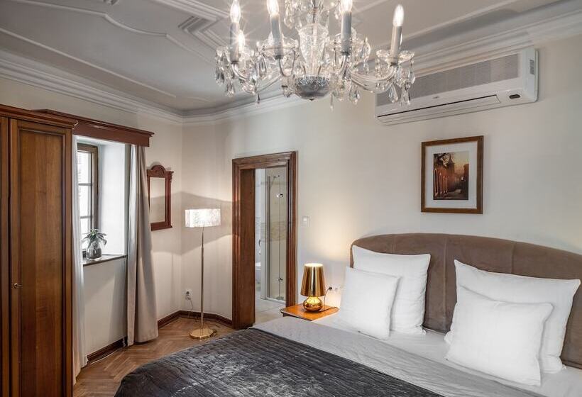 هتل Aurus By Adrez