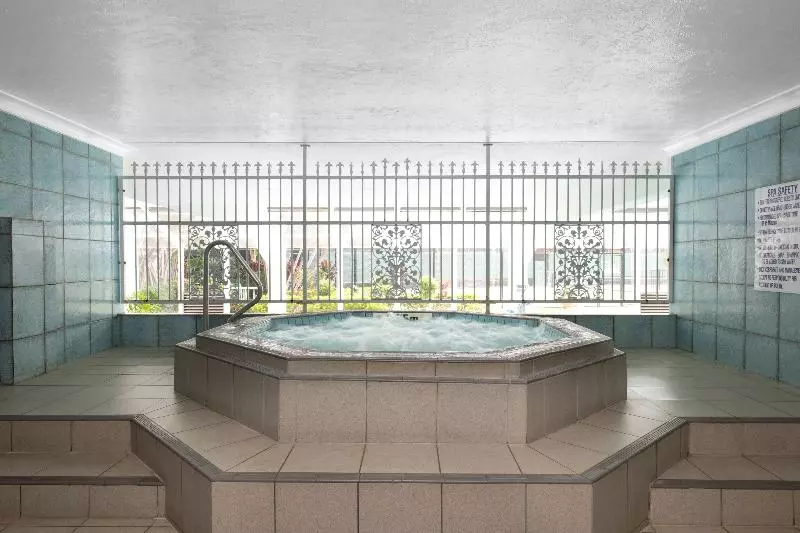 Hotel Breakfree Beachpoint