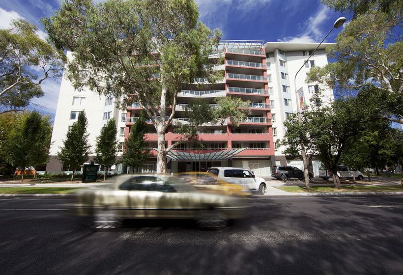 בית מלון כפרי Pacific Suites Canberra