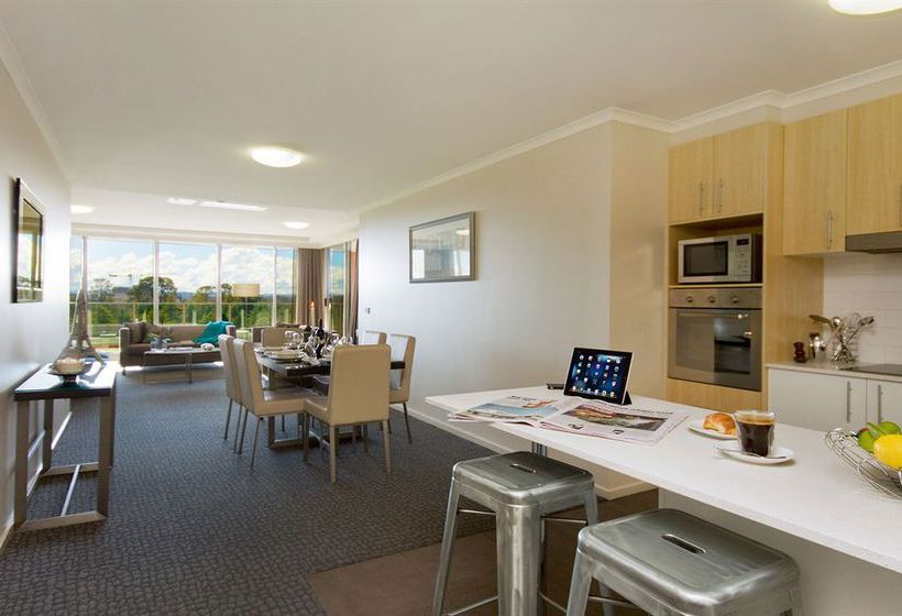 בית מלון כפרי Pacific Suites Canberra