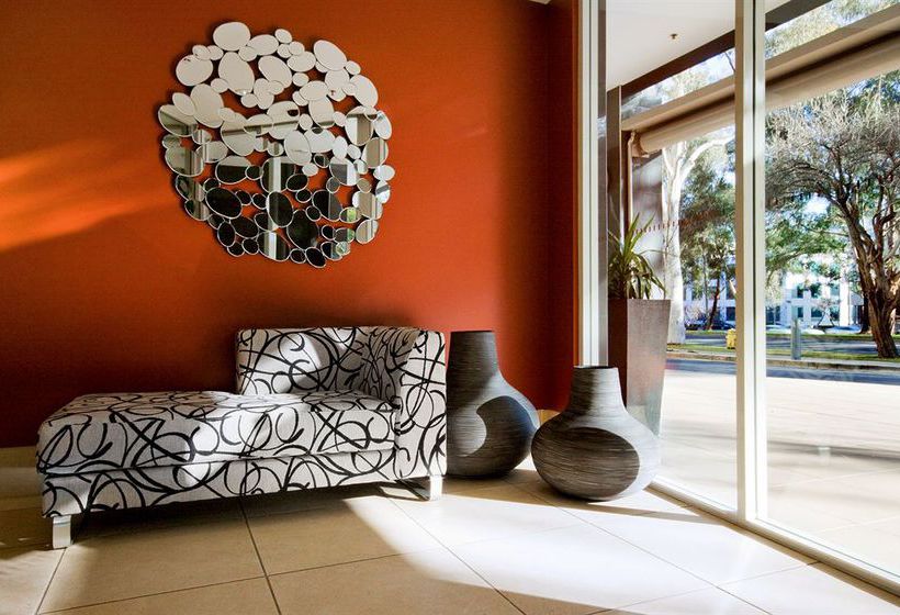 בית מלון כפרי Pacific Suites Canberra