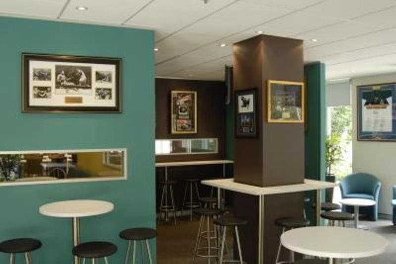 בית מלון כפרי Pacific Suites Canberra