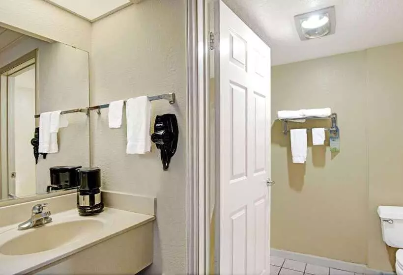 ホテル Days Inn By Wyndham San Antonio Airport