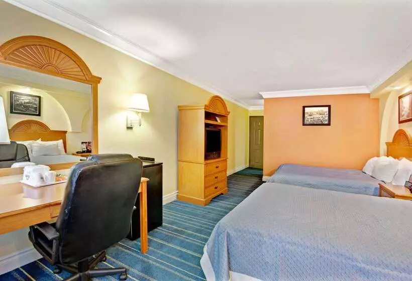 ホテル Days Inn By Wyndham San Antonio Airport