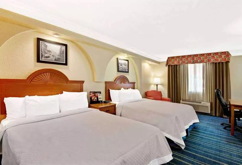 ホテル Days Inn By Wyndham San Antonio Airport