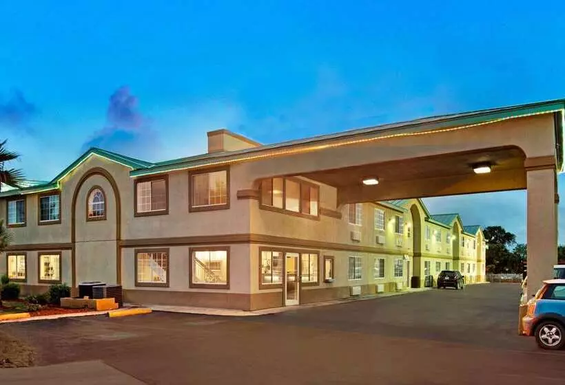 ホテル Days Inn By Wyndham San Antonio Airport