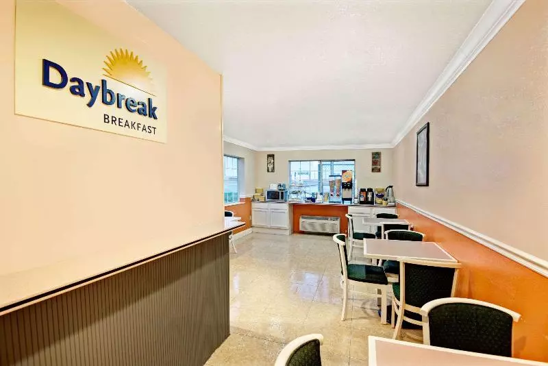 ホテル Days Inn By Wyndham San Antonio Airport