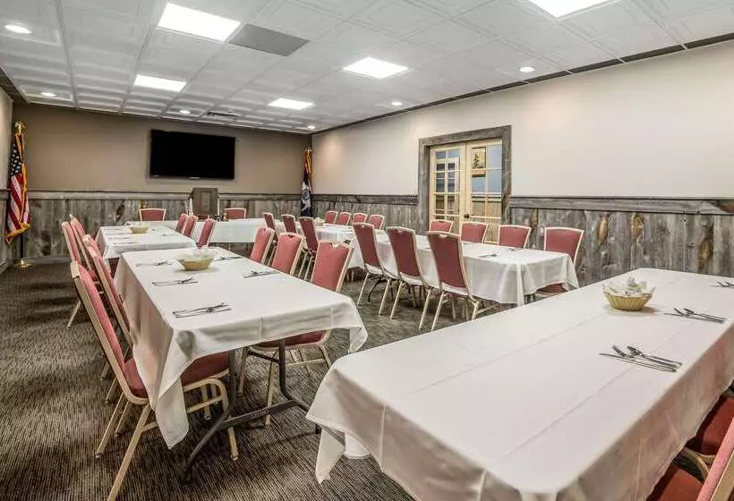 Отель Econo Lodge