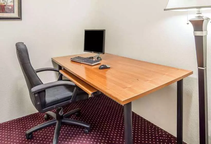 Отель Econo Lodge