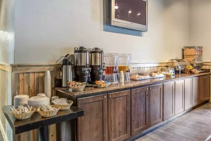 Отель Econo Lodge