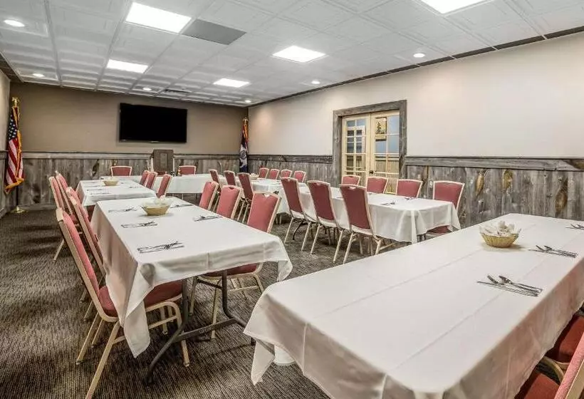 Отель Econo Lodge