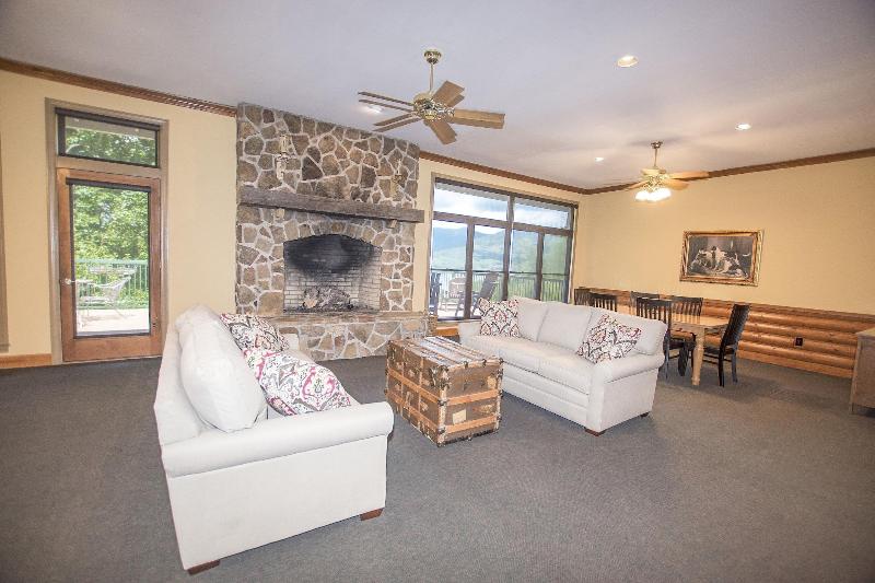 בית מלון כפרי Lake Chatuge Lodge