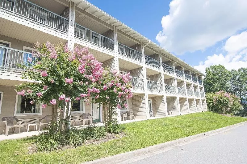 Отель Lake Chatuge Lodge