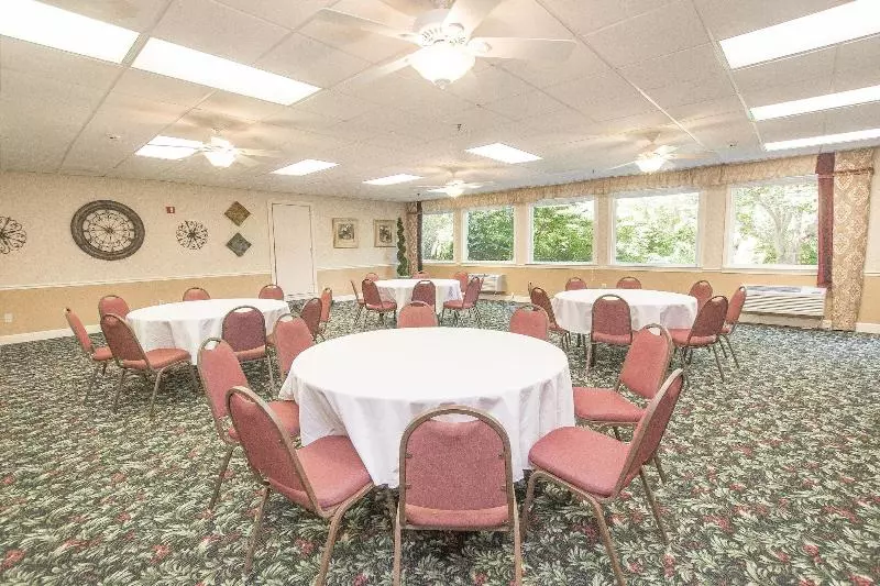 Отель Lake Chatuge Lodge