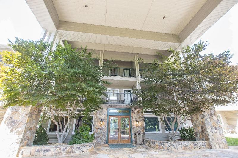 בית מלון כפרי Lake Chatuge Lodge