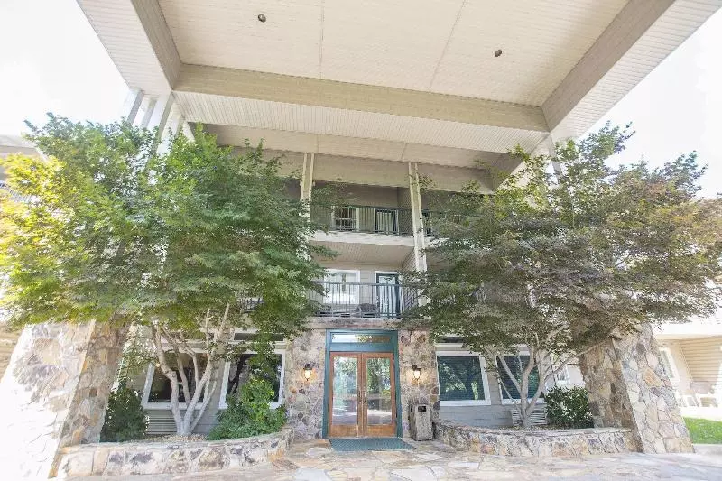 Отель Lake Chatuge Lodge