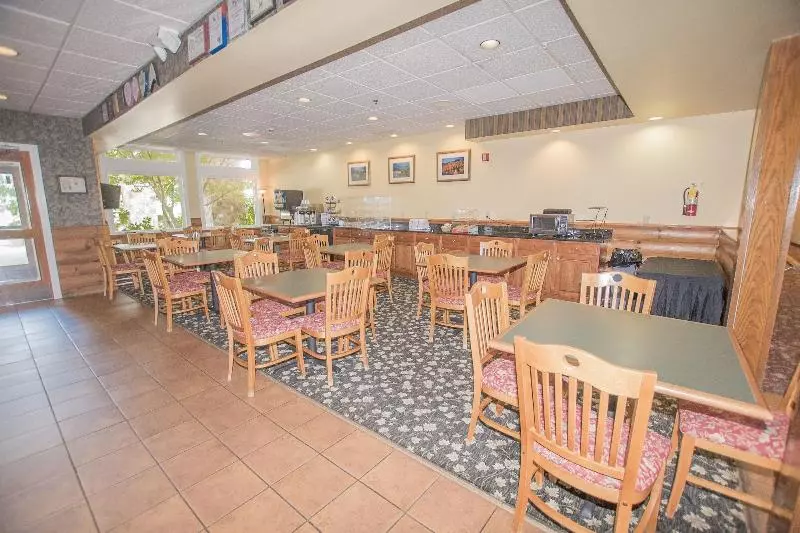 Отель Lake Chatuge Lodge